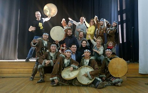 „Libahundi” trupp Jakuutia kooliõpilastega. Foto: erakogu