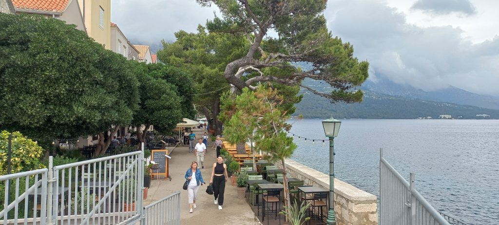 Korcula mereäärne tänav